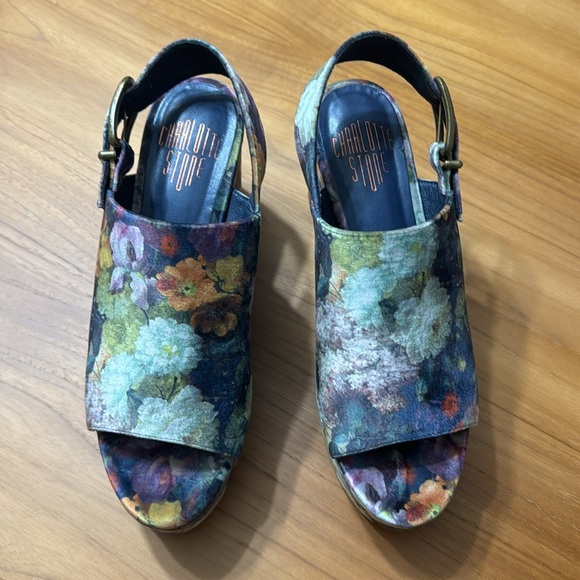 Charlotte Stone Errol open toe platform sandals in dark floral - Picture 2 of 6